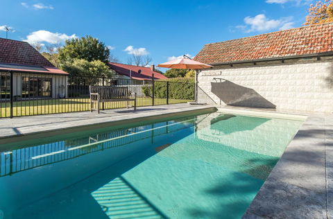 The Tudor House - Accommodation 4U 19