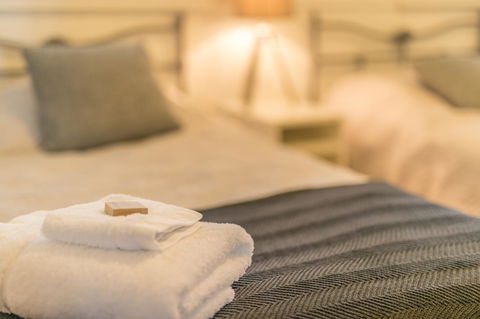 The Tudor House - Accommodation 4U 13