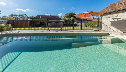 The Tudor House - Accommodation 4U 20
