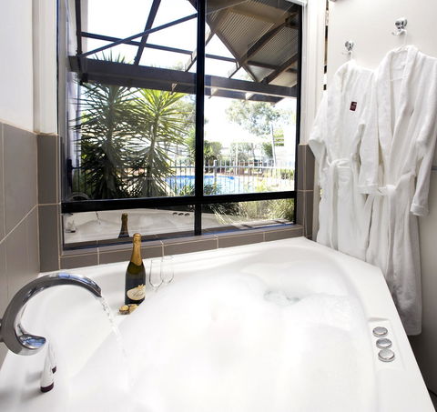 Majestic Oasis Apartments - Accommodation 4U 9