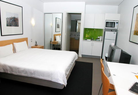 Majestic Oasis Apartments - Accommodation 4U 11