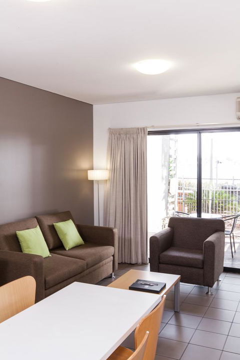 Majestic Oasis Apartments - Accommodation 4U 17
