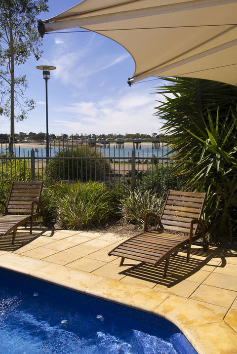 Majestic Oasis Apartments - Accommodation 4U 13