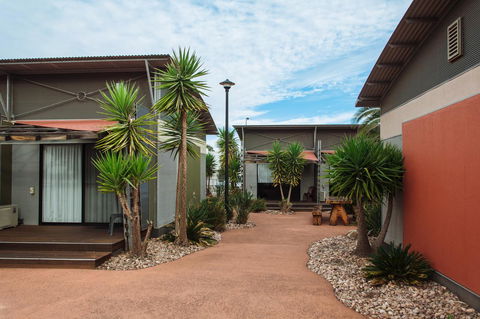 Majestic Oasis Apartments - Accommodation 4U 2