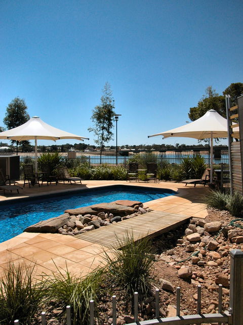 Majestic Oasis Apartments - Accommodation 4U 8