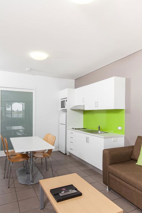 Majestic Oasis Apartments - Accommodation 4U 16