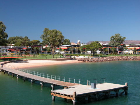 Majestic Oasis Apartments - Accommodation 4U 3