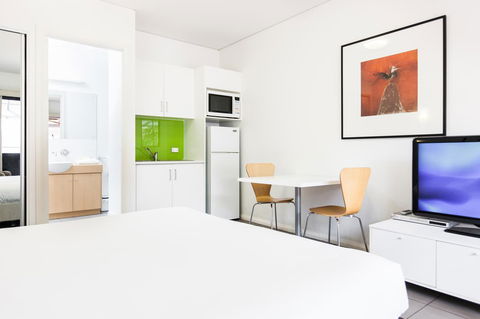 Majestic Oasis Apartments - Accommodation 4U 24