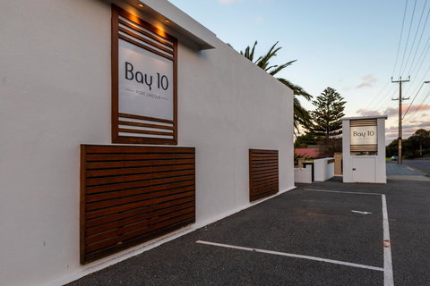 Bay 10 - Suites And Apartments - Accommodation 4U 19