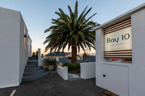 Bay 10 - Suites And Apartments - Accommodation 4U 21