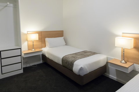 Bay 10 - Suites And Apartments - Accommodation 4U 24