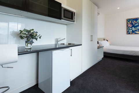 Bay 10 - Suites And Apartments - Accommodation 4U 18