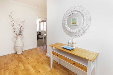 Bay 10 - Suites And Apartments - Accommodation 4U 14