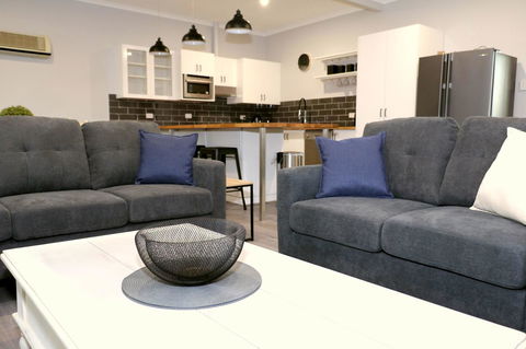 The Purple Door On Seaview - Accommodation 4U 8