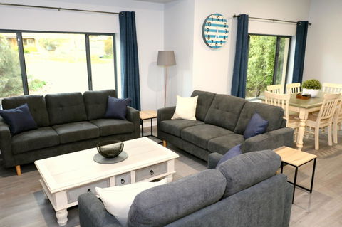 The Purple Door On Seaview - Accommodation 4U 6