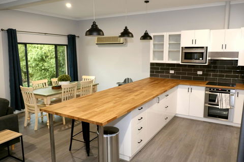 The Purple Door On Seaview - Accommodation 4U 2