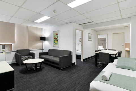Cosmo On Bank - Accommodation 4U 5