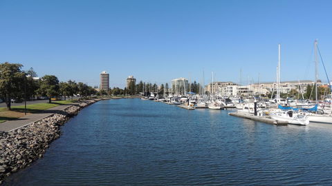 Glenelg - Marina Retreat - Accommodation 4U 3