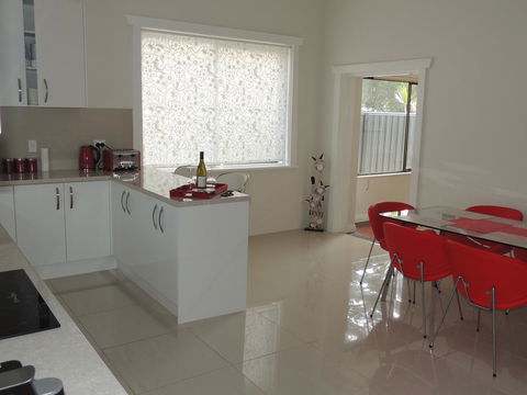 Glenelg - Marina Retreat - Accommodation 4U 10