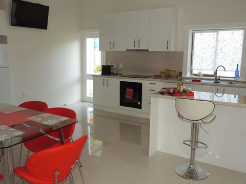 Glenelg - Marina Retreat - Accommodation 4U 12