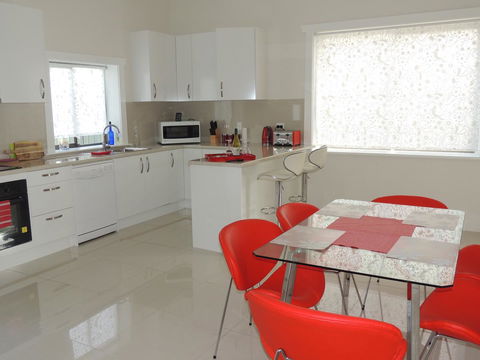 Glenelg - Marina Retreat - Accommodation 4U 11