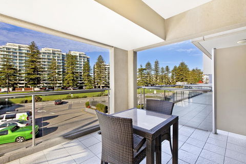 Glenelg Beach Studio - Accommodation 4U 5