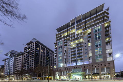 Oaks Adelaide Embassy Suites - Accommodation 4U 0