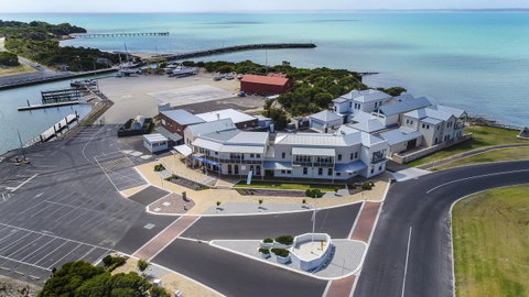 Aloha Waterfront Properties - Accommodation 4U 1