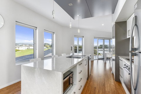 Aloha Waterfront Properties - Accommodation 4U 15