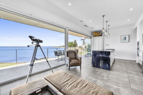 Aloha Waterfront Properties - Accommodation 4U 8