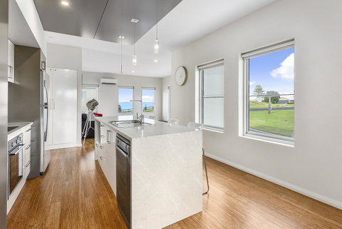 Aloha Waterfront Properties - Accommodation 4U 6