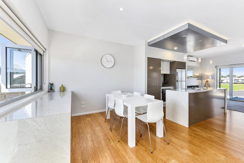 Aloha Waterfront Properties - Accommodation 4U 28