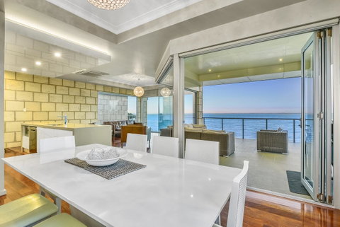 Aloha Waterfront Properties - Accommodation 4U 9