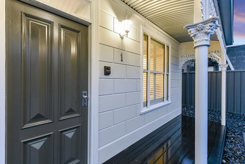Aloha Central Luxury Apartments - Accommodation 4U 22