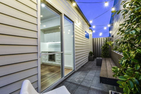 Aloha Central Luxury Apartments - Accommodation 4U 13