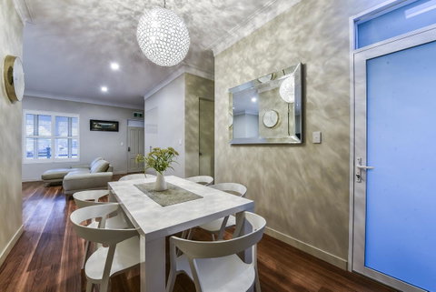 Aloha Central Luxury Apartments - Accommodation 4U 9