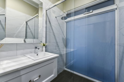 Aloha Central Luxury Apartments - Accommodation 4U 18