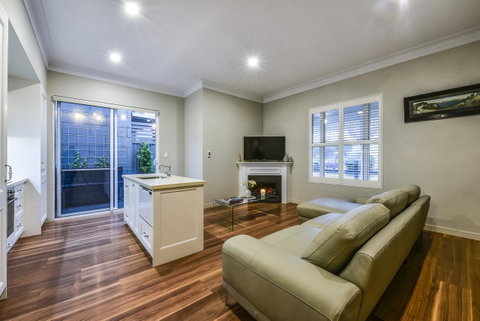 Aloha Central Luxury Apartments - Accommodation 4U 3