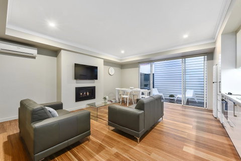 Aloha Central Luxury Apartments - Accommodation 4U 6