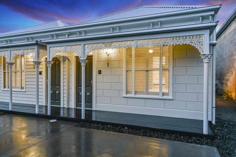 Aloha Central Luxury Apartments - Accommodation 4U 1