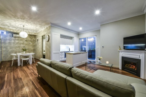 Aloha Central Luxury Apartments - Accommodation 4U 8