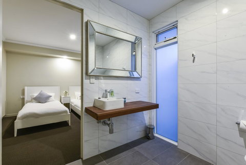 Aloha Central Luxury Apartments - Accommodation 4U 26