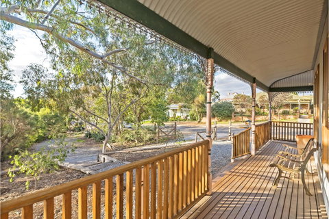 Rustic On 13th - Accommodation 4U 20