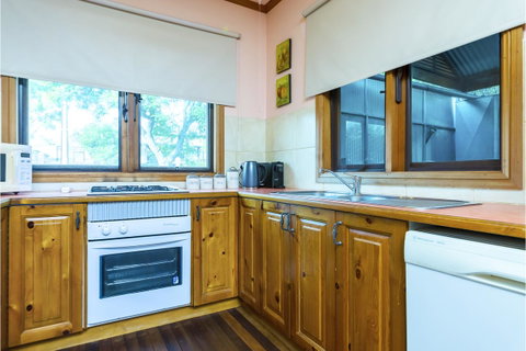 Rustic On 13th - Accommodation 4U 6