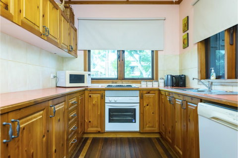 Rustic On 13th - Accommodation 4U 5