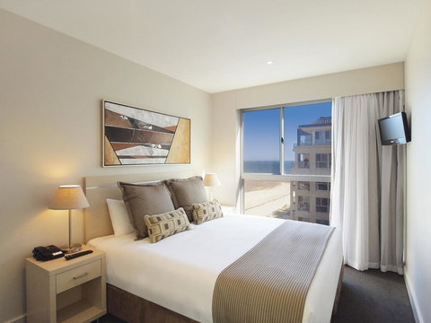 Oaks Glenelg Plaza Pier Suites - Accommodation 4U 2