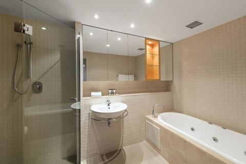 Oaks Glenelg Plaza Pier Suites - Accommodation 4U 3