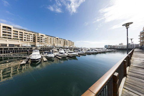 Oaks Glenelg Liberty Suites - Accommodation 4U 15