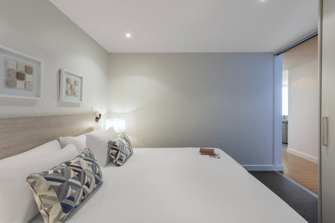 Oaks Glenelg Liberty Suites - Accommodation 4U 33