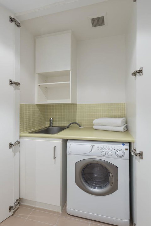 Oaks Glenelg Liberty Suites - Accommodation 4U 29